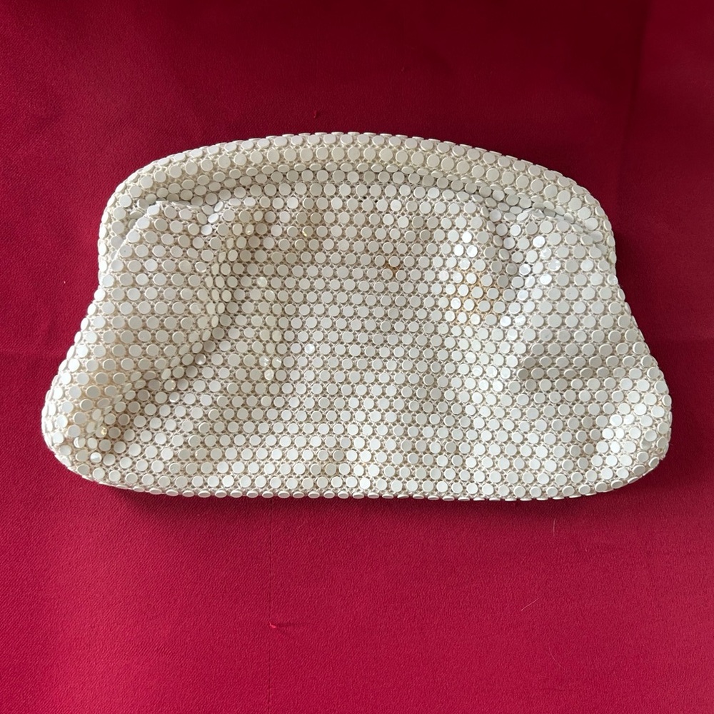 Vintage Elegant 1950’s/60’s Lemured Shimmering Sequin Hinge Closure Clutch White